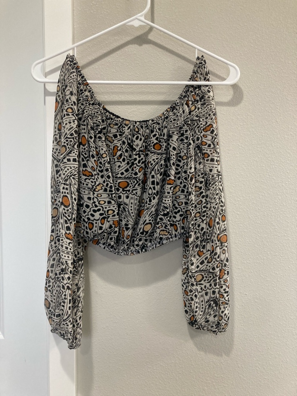 Express Printed Off-Shoulder Crop Top in Black, White & Mustard